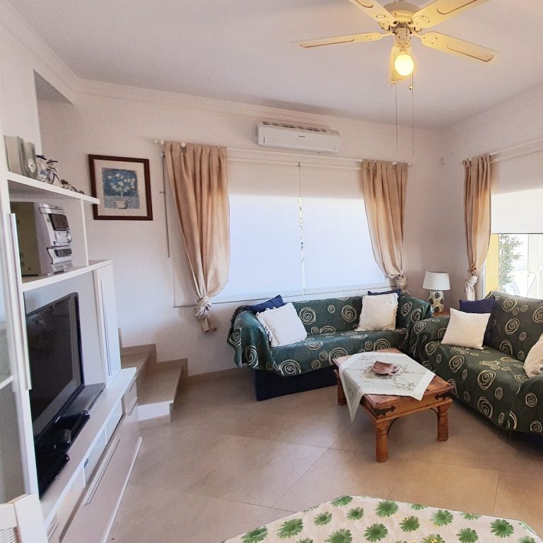 Wohnzimmer mit SAT-TV, WiFi, A/C