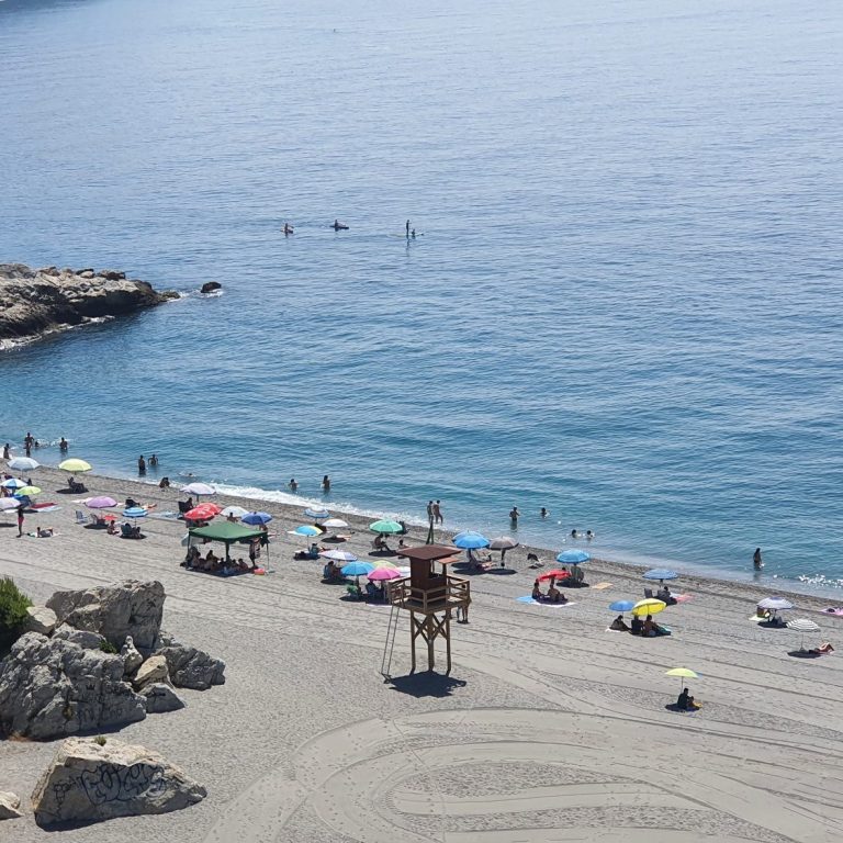 Blick zum Strand Playa Velilla und Tesorillo