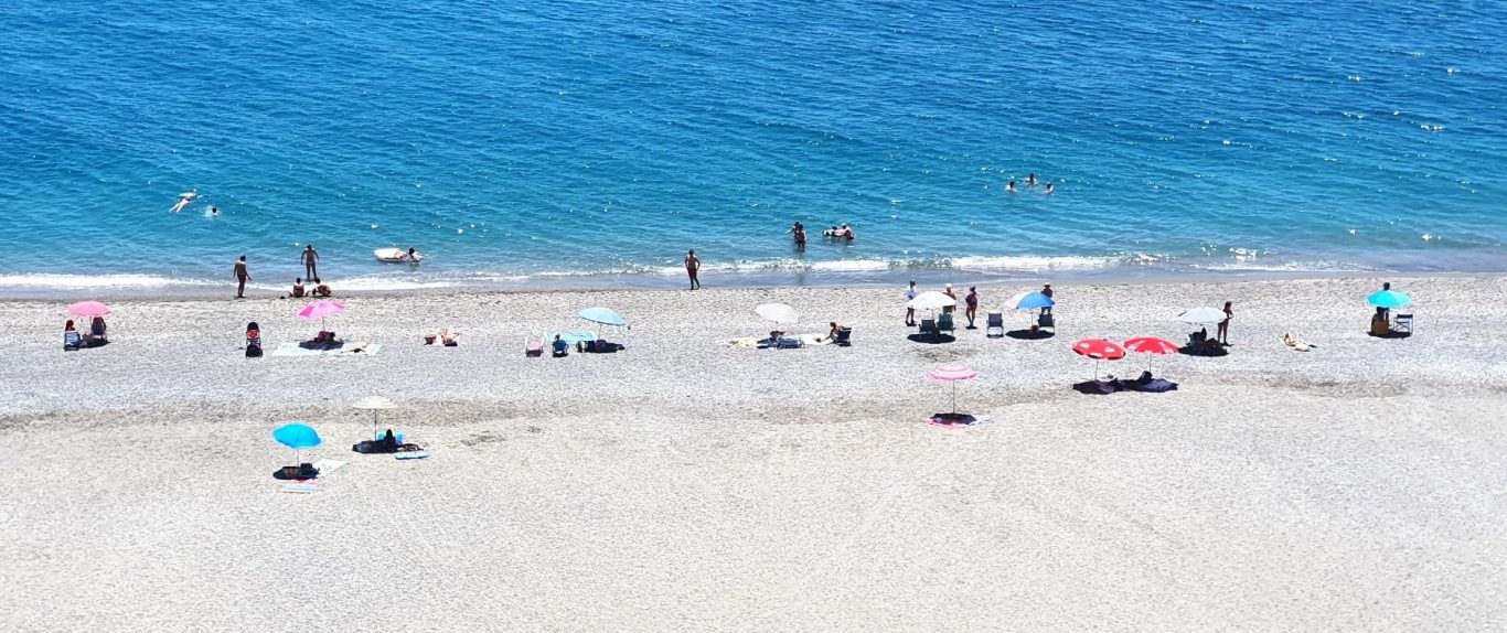 Playa Velilla - Strand vor ihrem Feriendomiziel